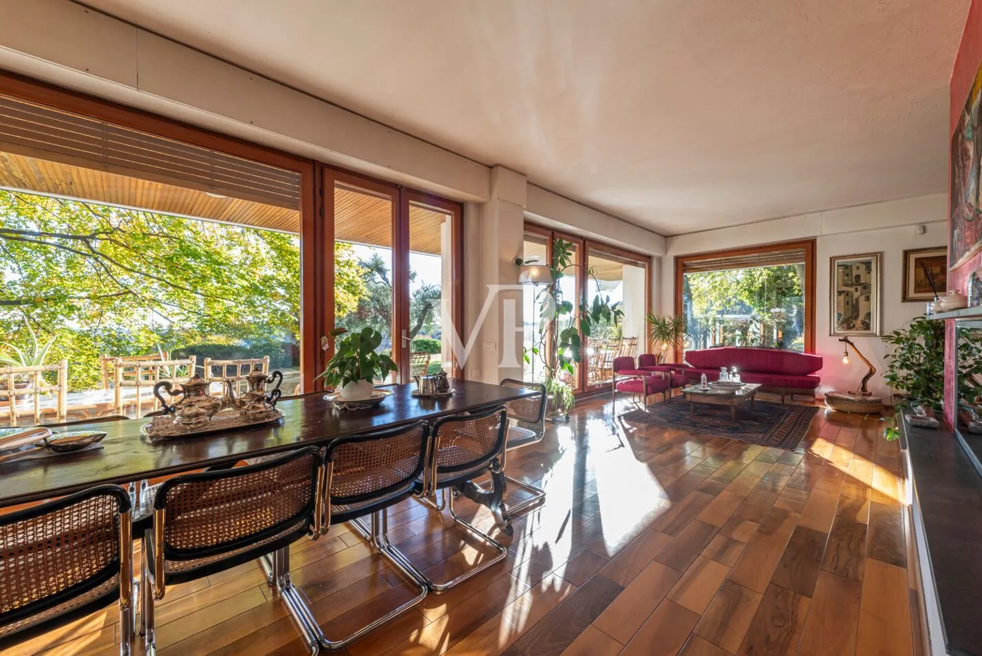 Freistehende Villa im Grünen in malerischer Gegend mit Panoramablick