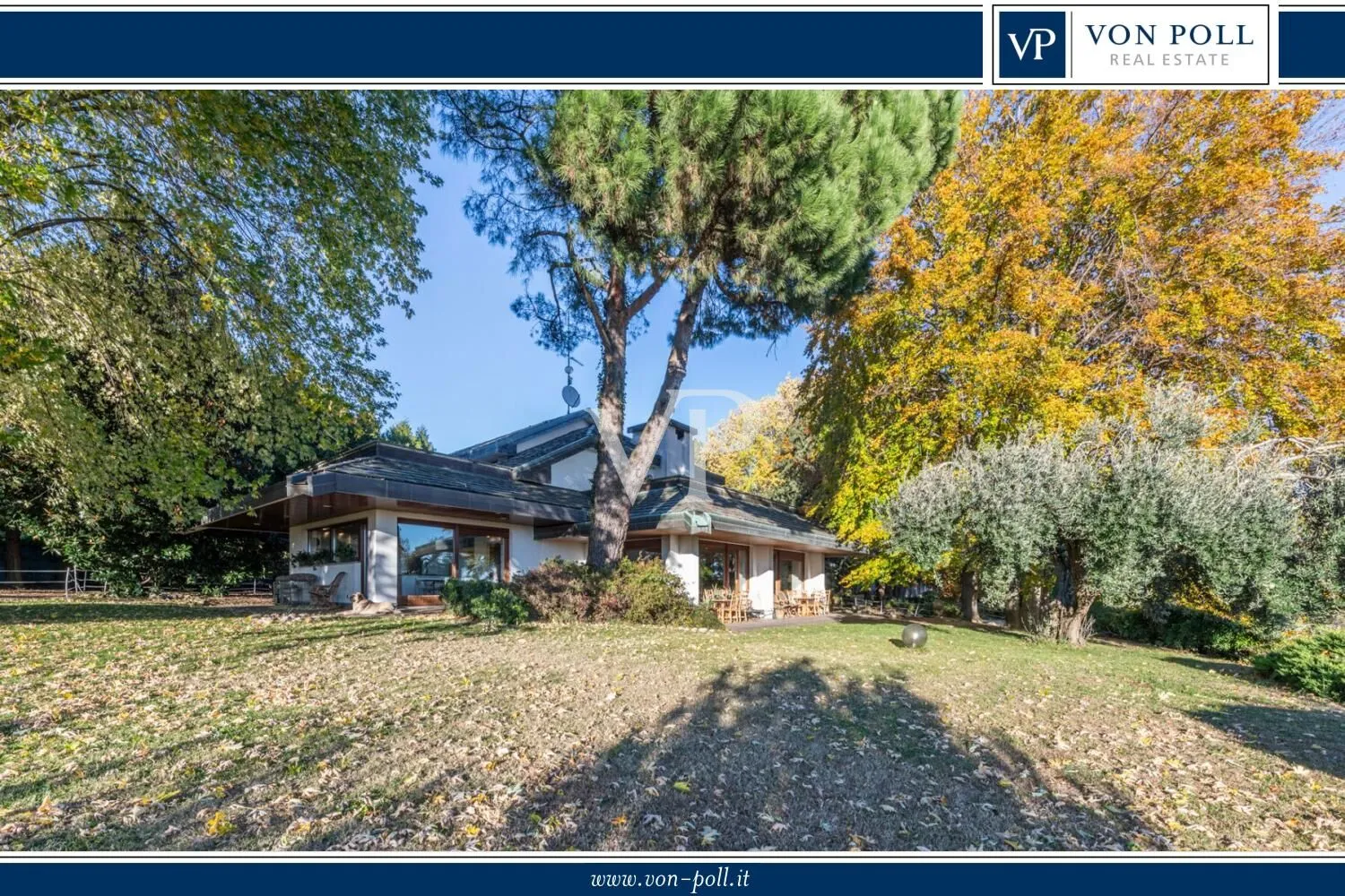 Freistehende Villa im Grünen in malerischer Gegend mit Panoramablick