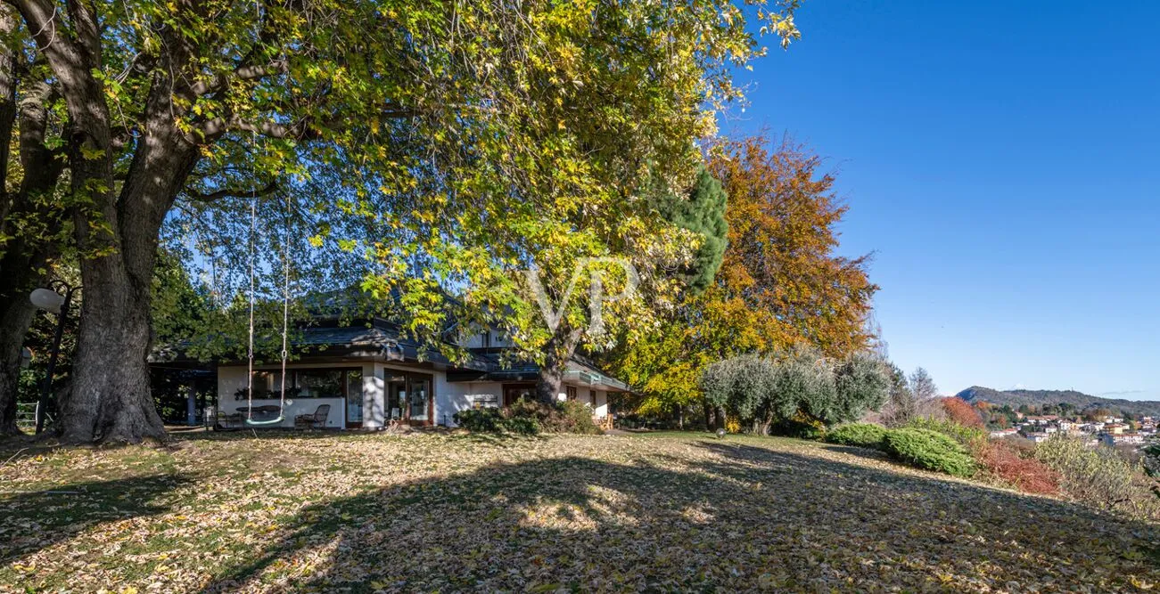 Freistehende Villa im Grünen in malerischer Gegend mit Panoramablick