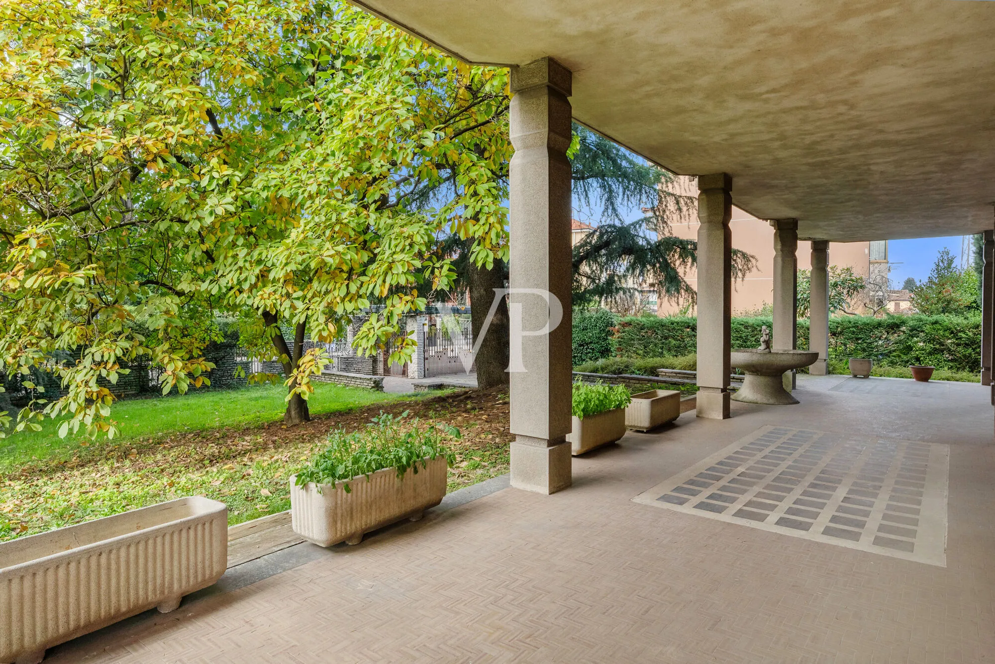Private estate with park and multifunctional spaces on the outskirts of Milan