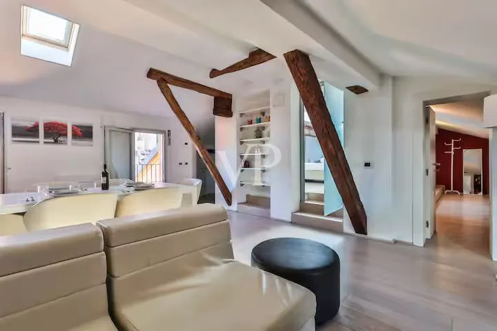 Repräsentatives Penthouse im Herzen von Bologna mit Blick auf die Piazza Maggiore