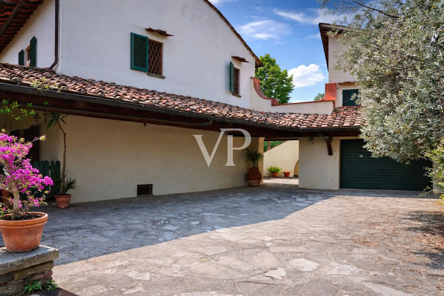 Historische Villa mit Panoramapool