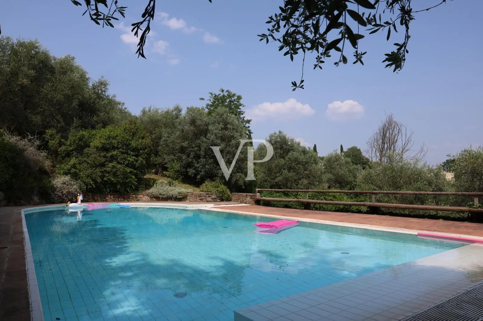 Historische Villa mit Panoramapool