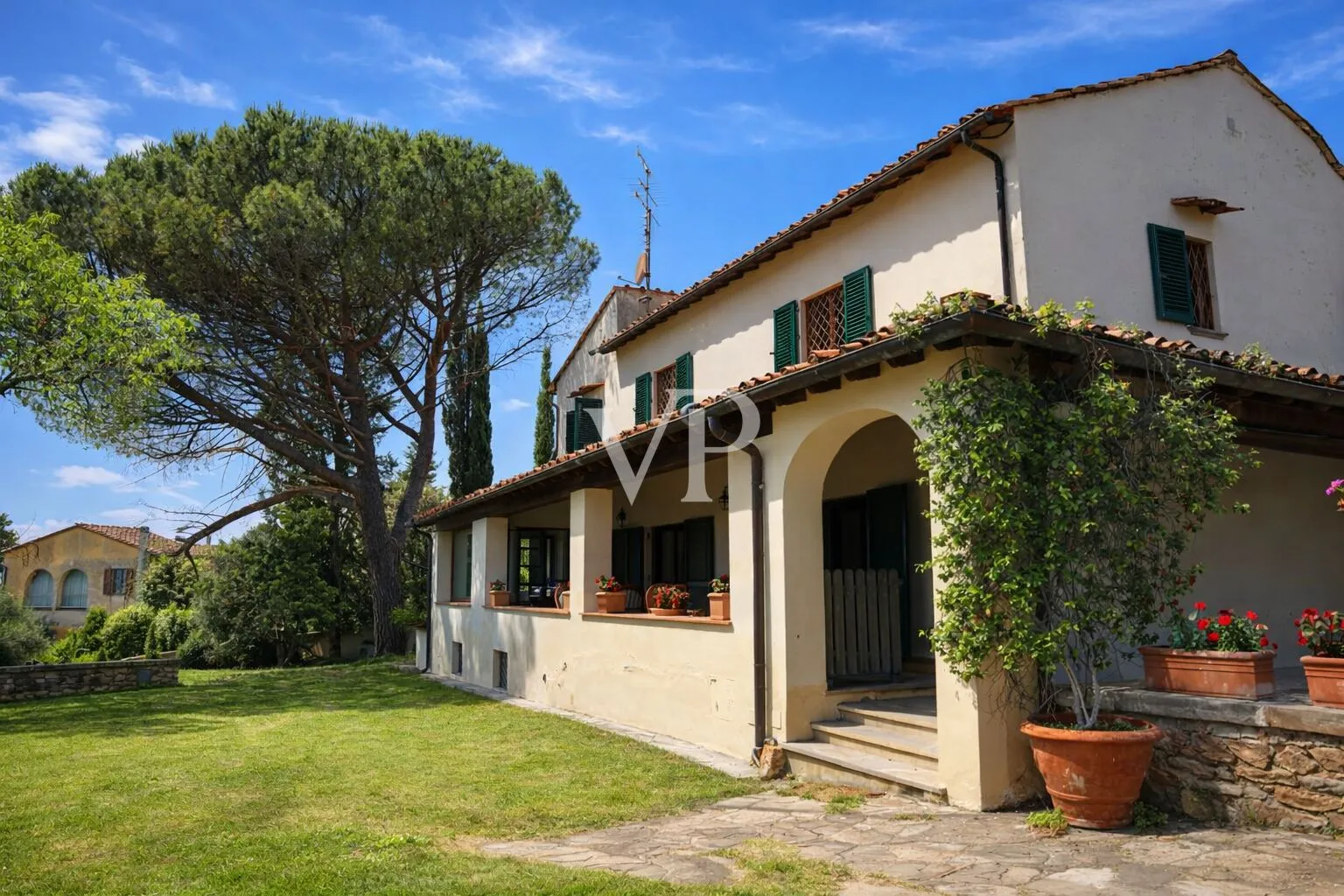 Historische Villa mit Panoramapool