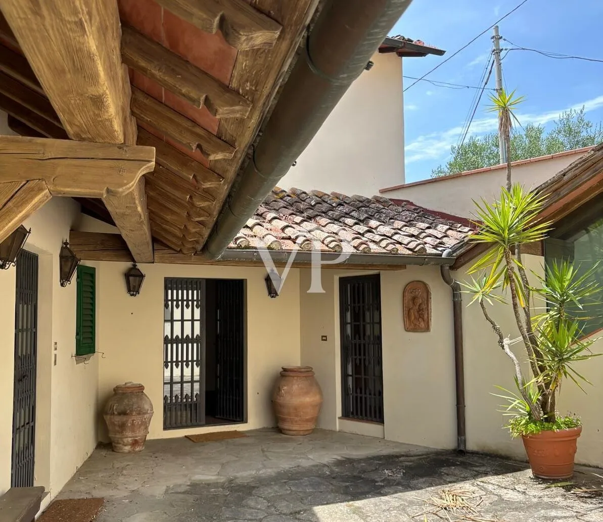 Historische Villa mit Panoramapool