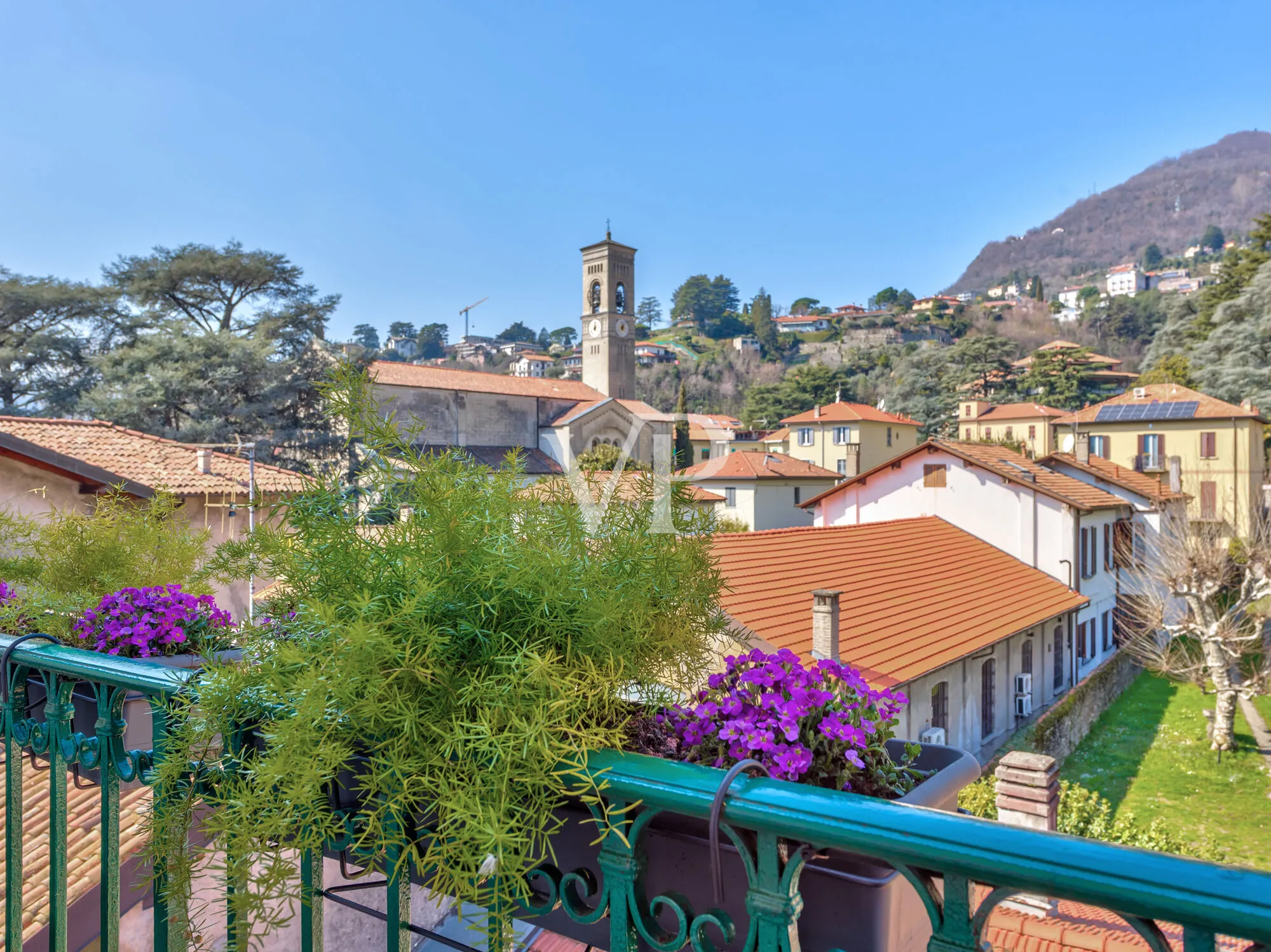 Cernobbio, Comer See: Repräsentatives Stadthaus zu verkaufen