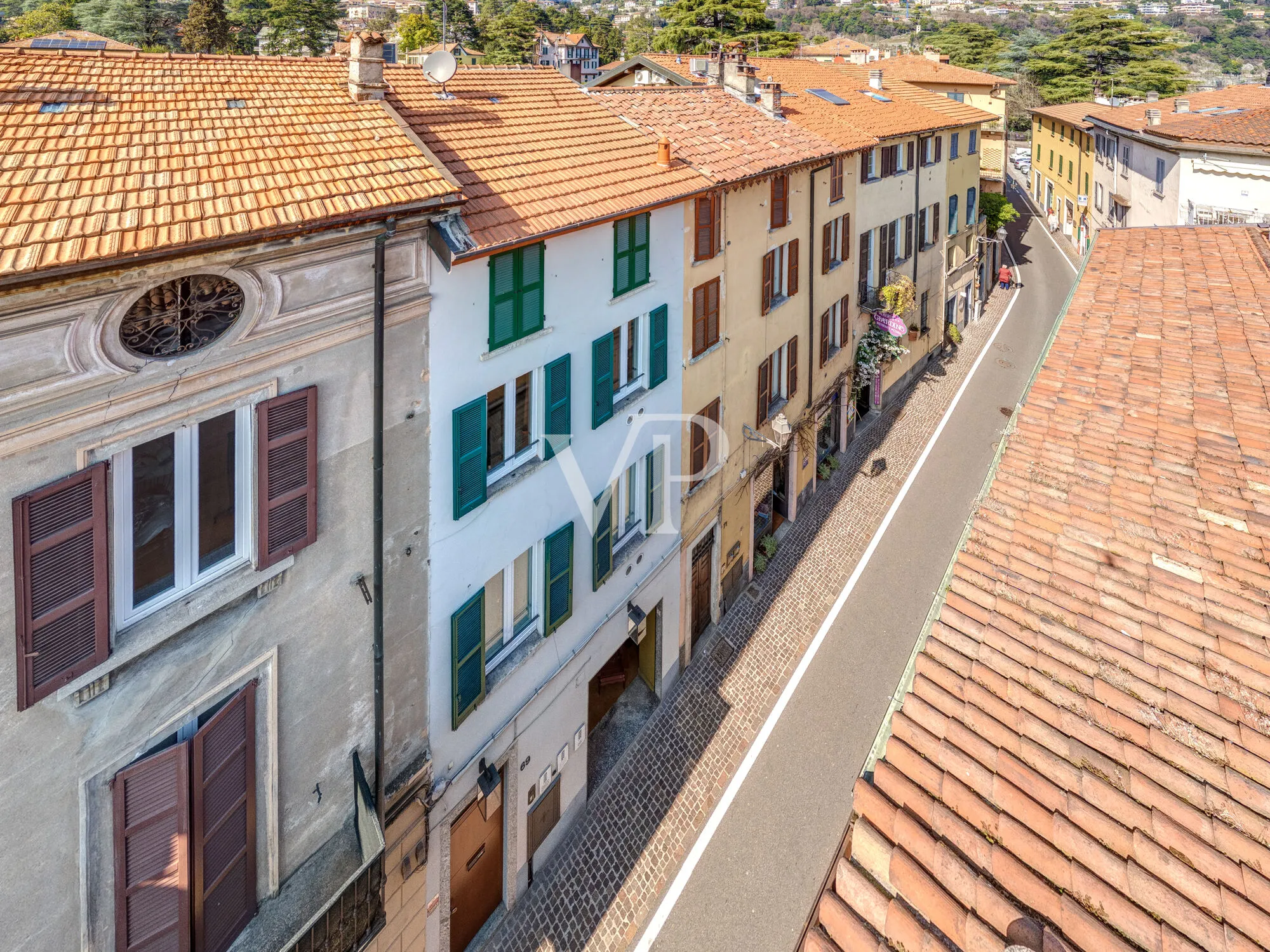 Cernobbio, Comer See: Repräsentatives Stadthaus zu verkaufen