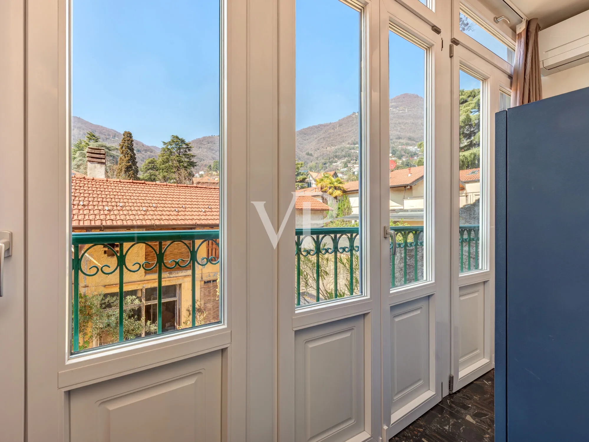 Cernobbio, Comer See: Repräsentatives Stadthaus zu verkaufen