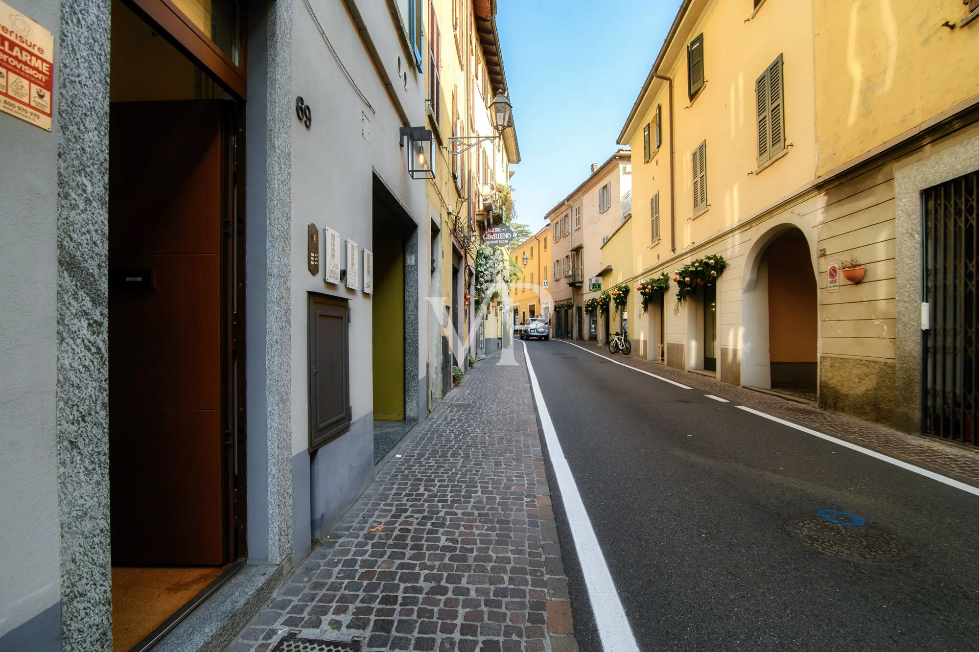 Cernobbio, Comer See: Repräsentatives Stadthaus zu verkaufen