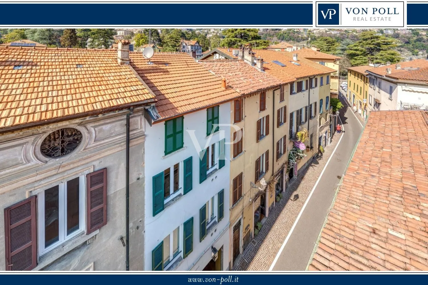 Cernobbio, Comer See: Repräsentatives Stadthaus zu verkaufen