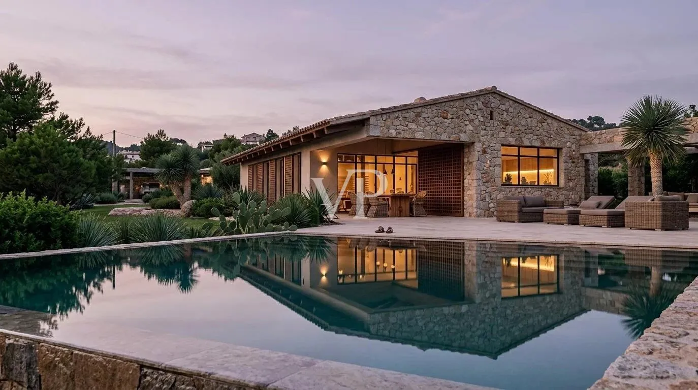 Baugrundstück mit genehmigtem Projekt für Villa mit Pool und Meerblick