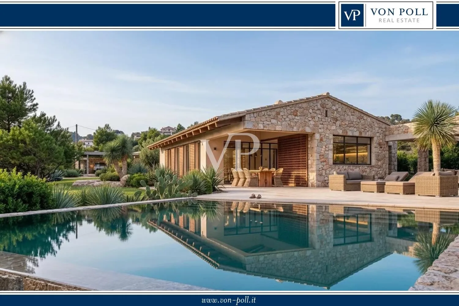 Baugrundstück mit genehmigtem Projekt für Villa mit Pool und Meerblick