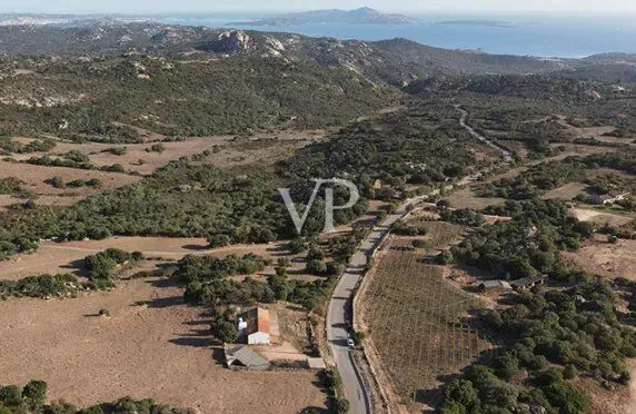 Baugrundstück mit genehmigtem Projekt für Villa mit Pool und Meerblick