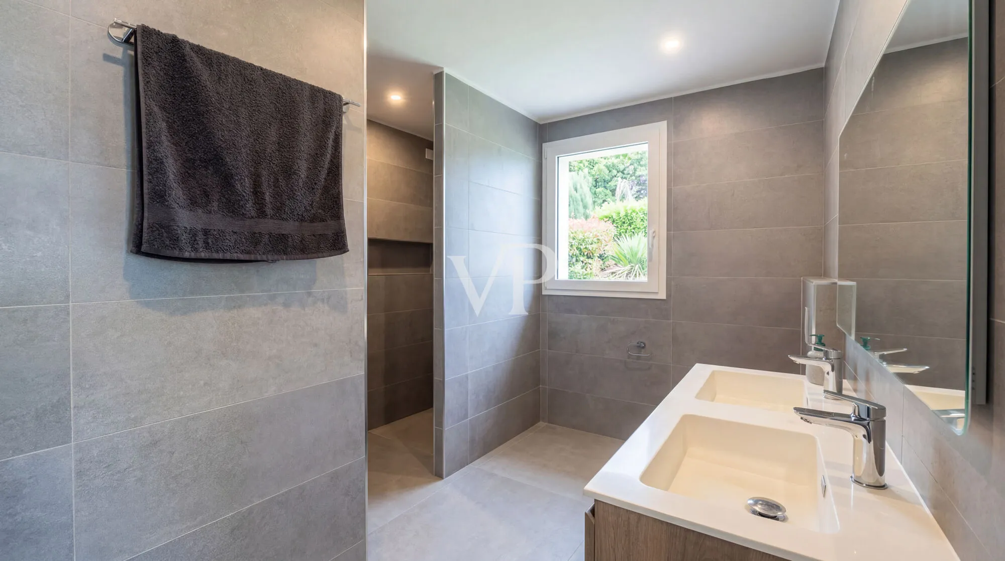 Exklusive Panoramavilla mit Meerblick am Golf von Cugnana
