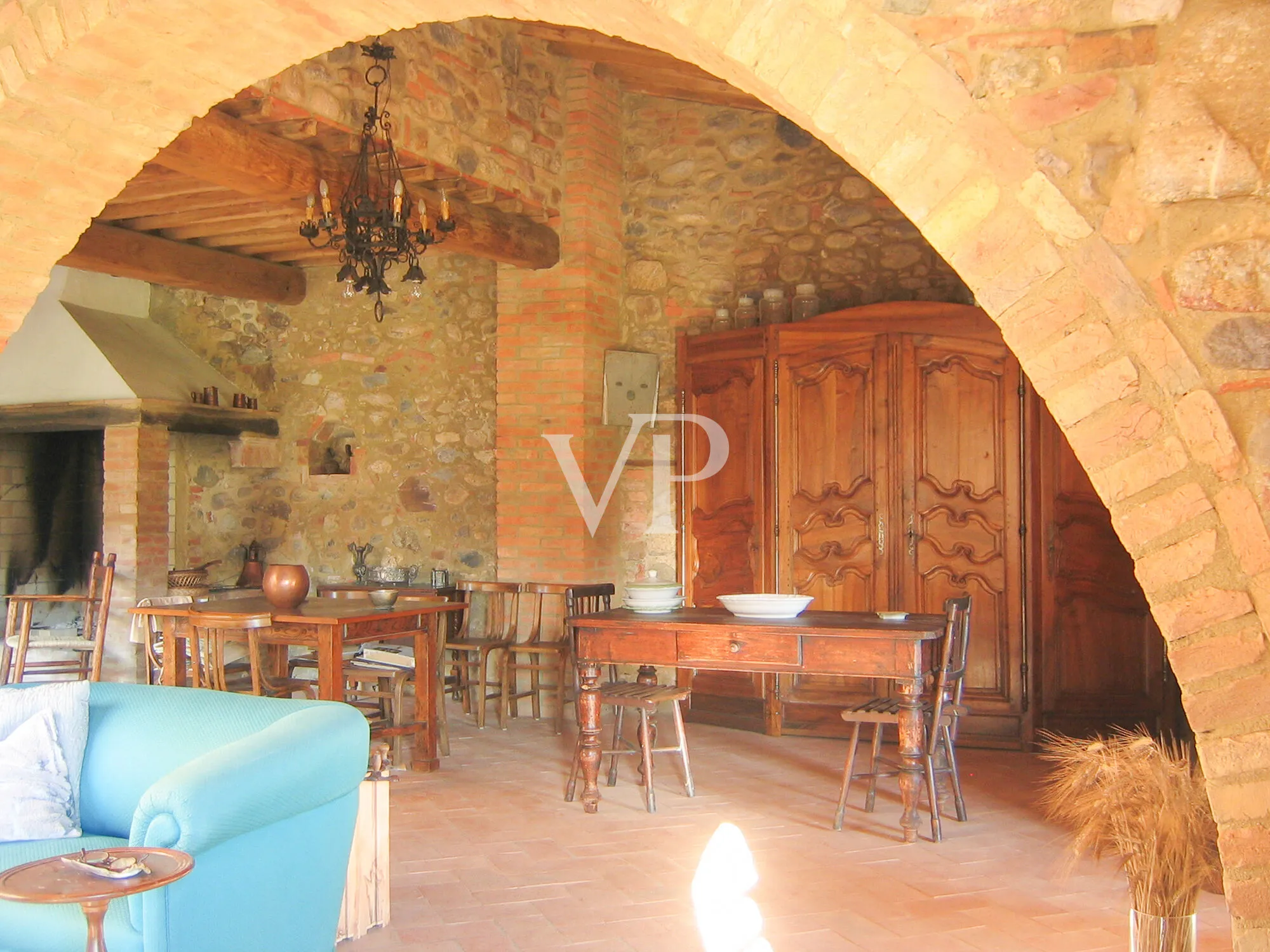 Exklusives Landgut mit restauriertem Naturstein-Casale, Weinbergen, zwei Pools und Grund in Maremma