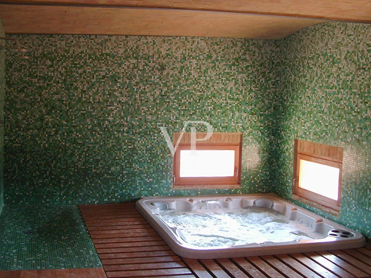 Exklusives Landgut mit restauriertem Naturstein-Casale, Weinbergen, zwei Pools und Grund in Maremma