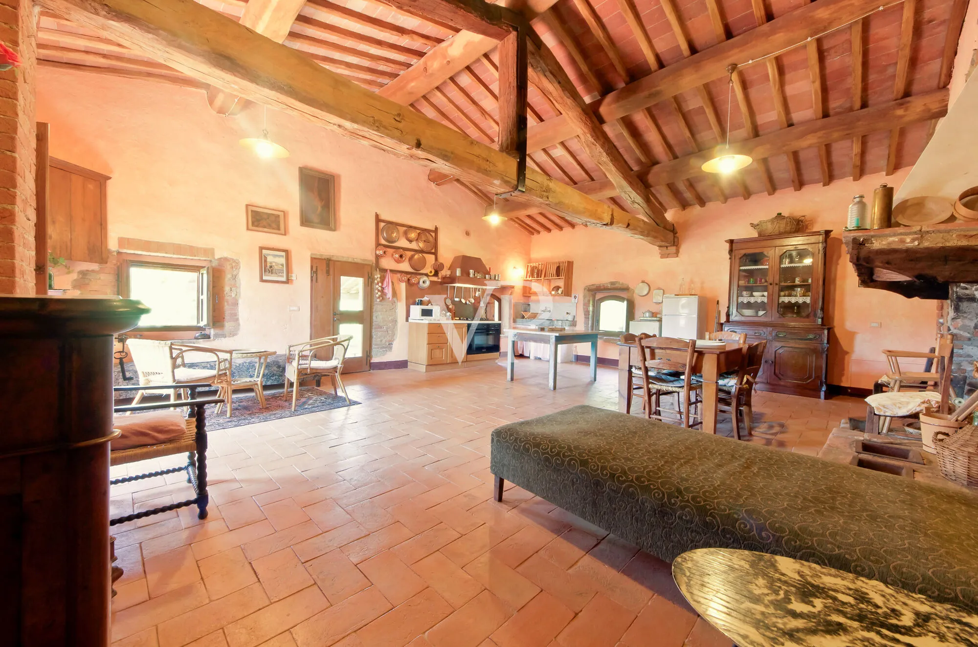 Exklusives Landgut mit restauriertem Naturstein-Casale, Weinbergen, zwei Pools und Grund in Maremma