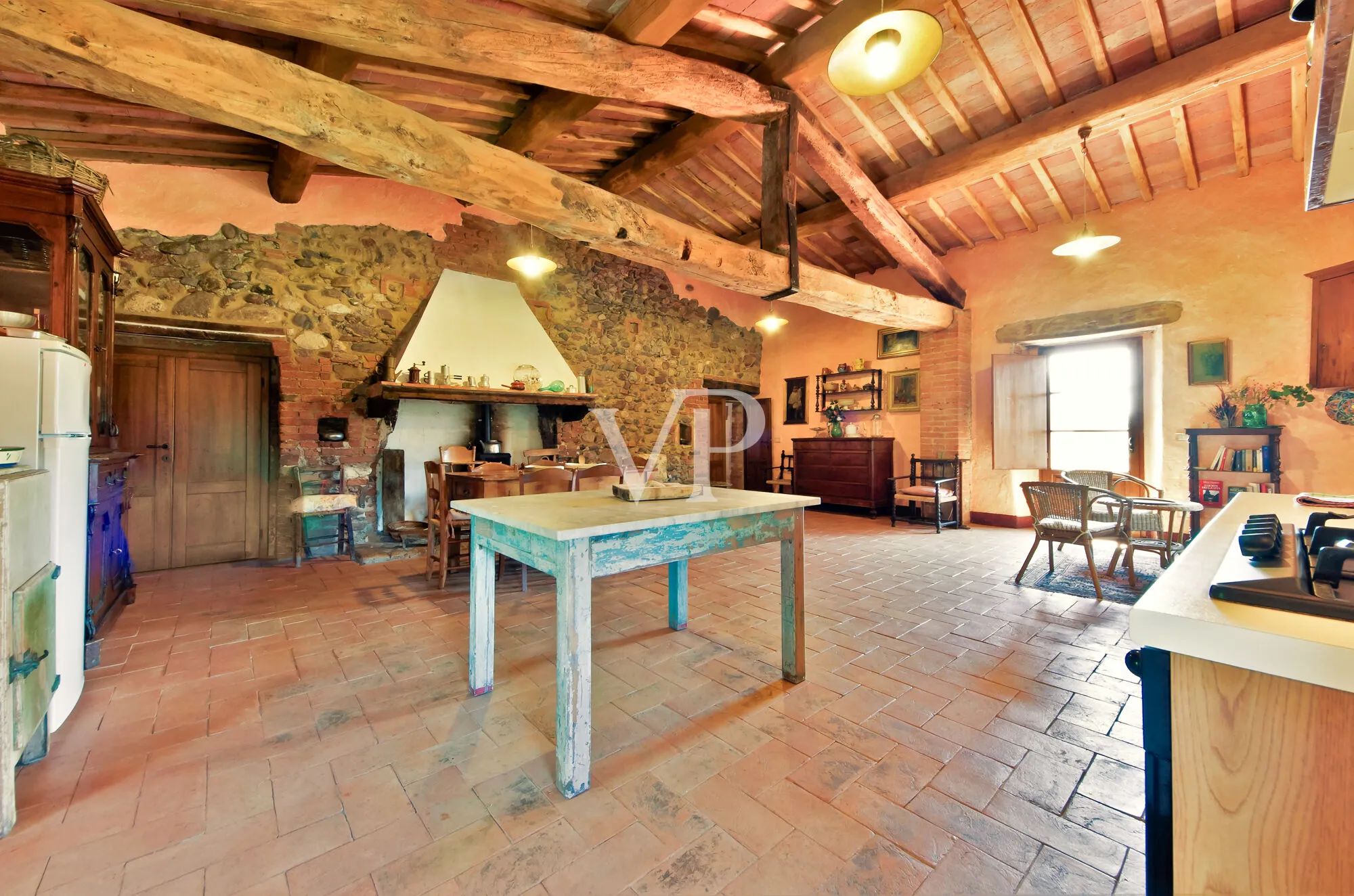 Exklusives Landgut mit restauriertem Naturstein-Casale, Weinbergen, zwei Pools und Grund in Maremma