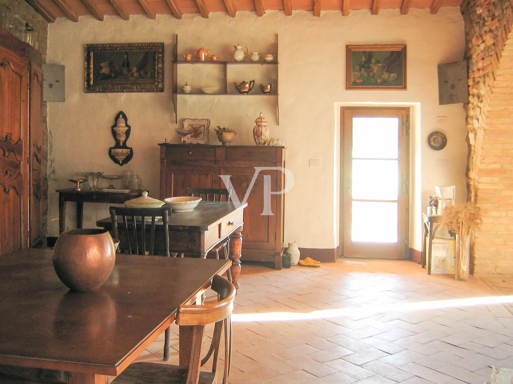 Exklusives Landgut mit restauriertem Naturstein-Casale, Weinbergen, zwei Pools und Grund in Maremma