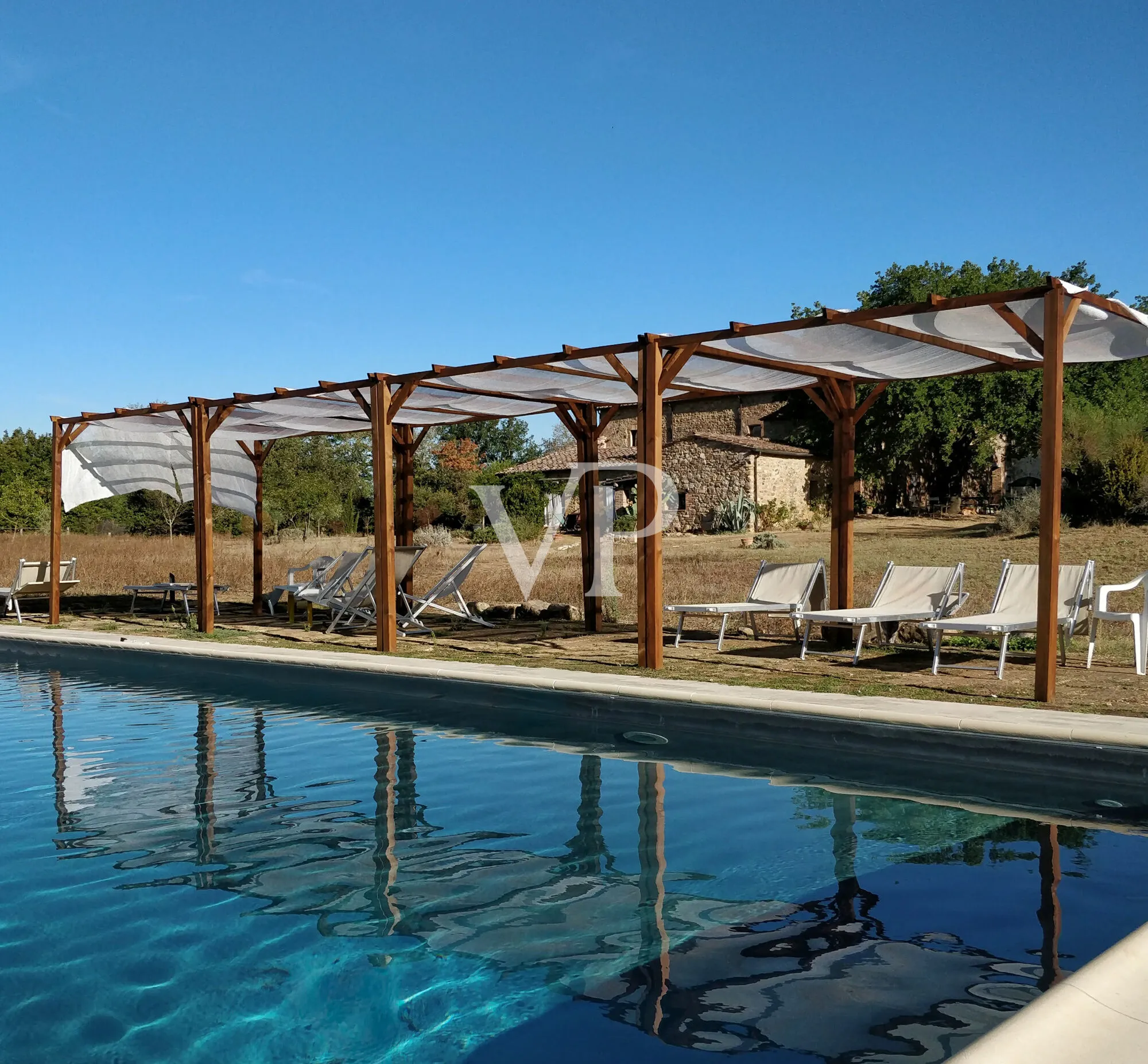 Exklusives Landgut mit restauriertem Naturstein-Casale, Weinbergen, zwei Pools und Grund in Maremma