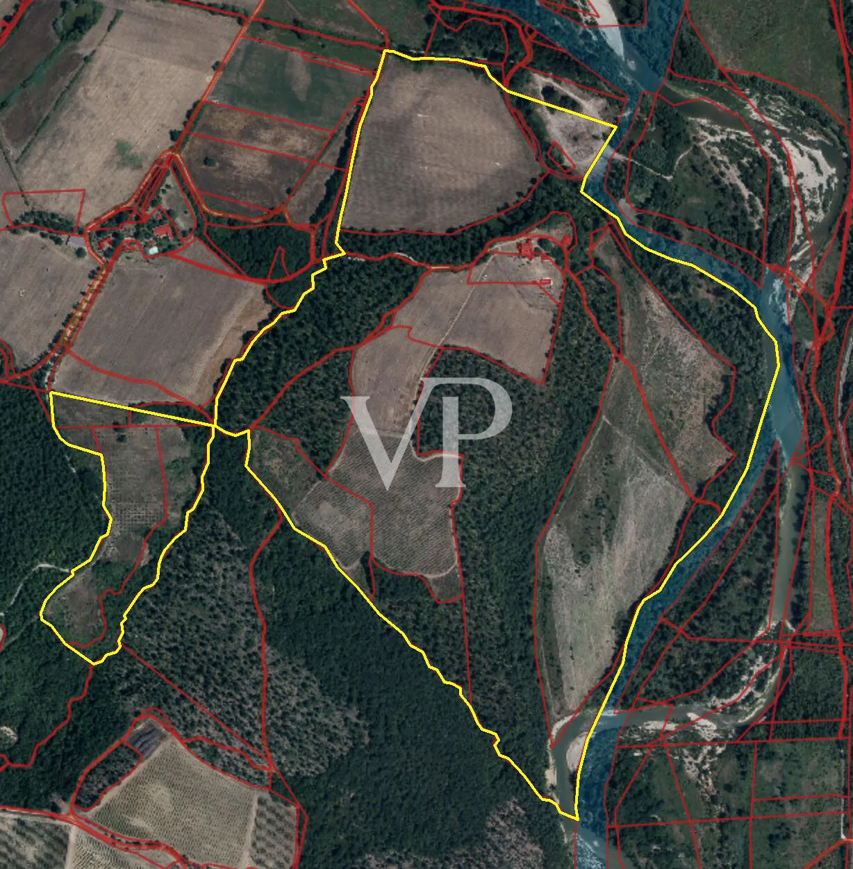 Exklusives Landgut mit restauriertem Naturstein-Casale, Weinbergen, zwei Pools und Grund in Maremma