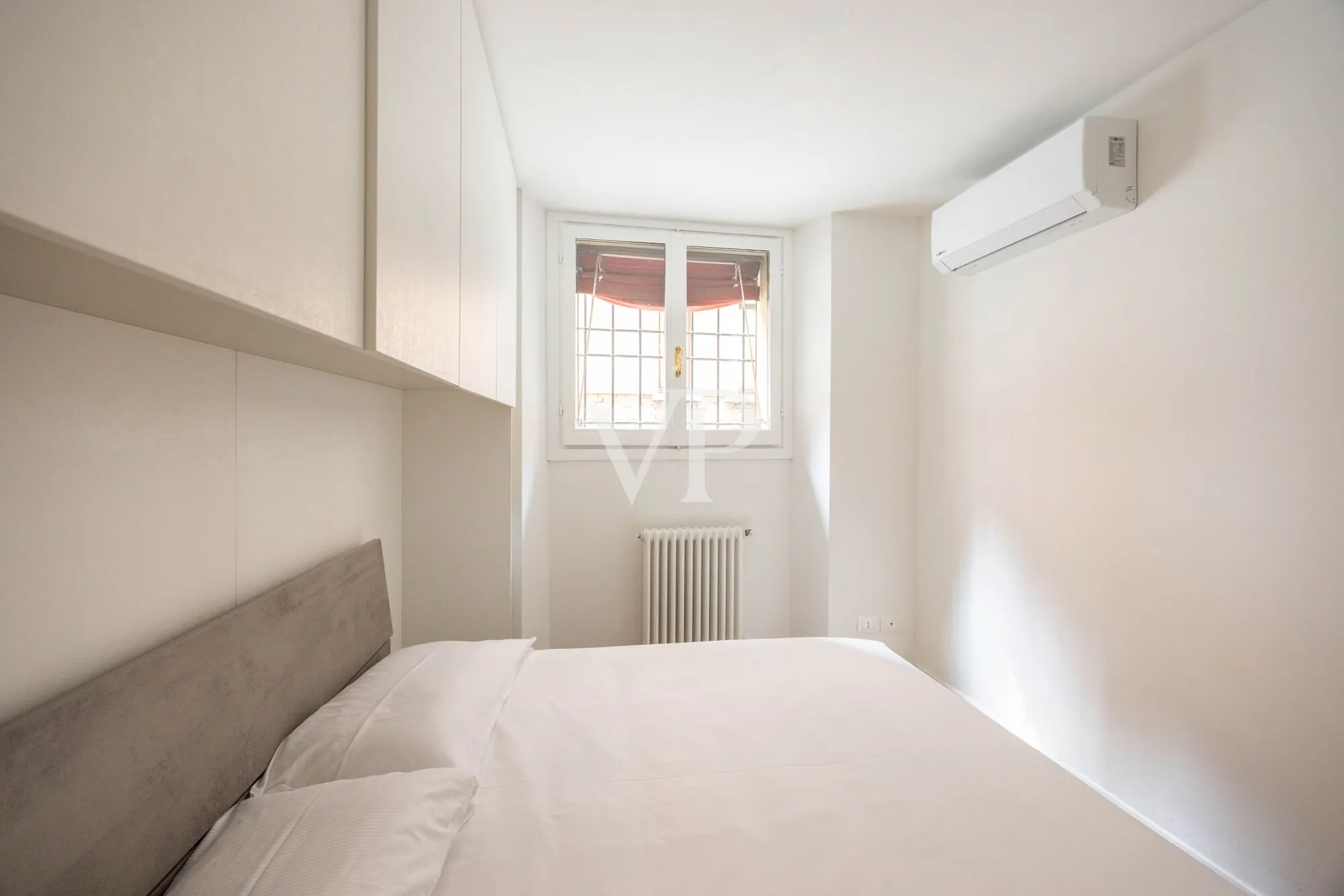 Elegante Drei-Zimmer-Wohnung im prestigeträchtigen Palazzo dei Notai mit Blick auf San Petronio