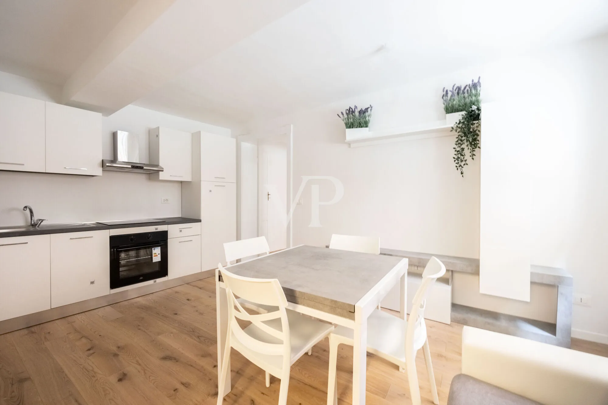 Elegante Drei-Zimmer-Wohnung im prestigeträchtigen Palazzo dei Notai mit Blick auf San Petronio