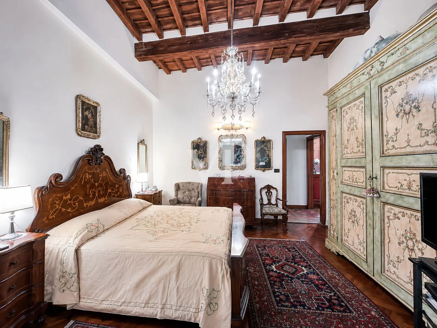 Very Central High Representative Apartment