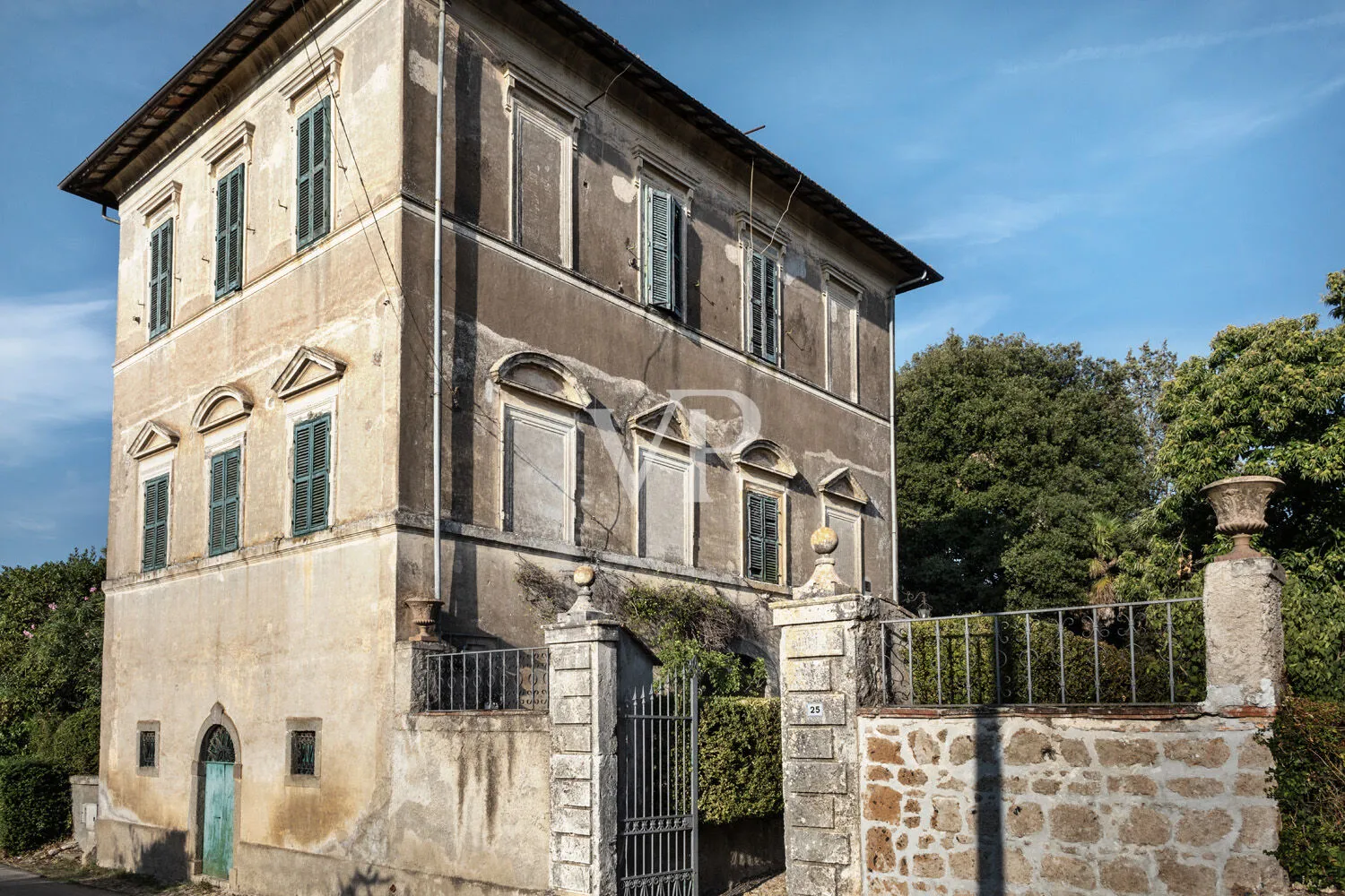 Magnifica Villa settecentesca da ristrutturare nel cuore della Tuscia Viterbese