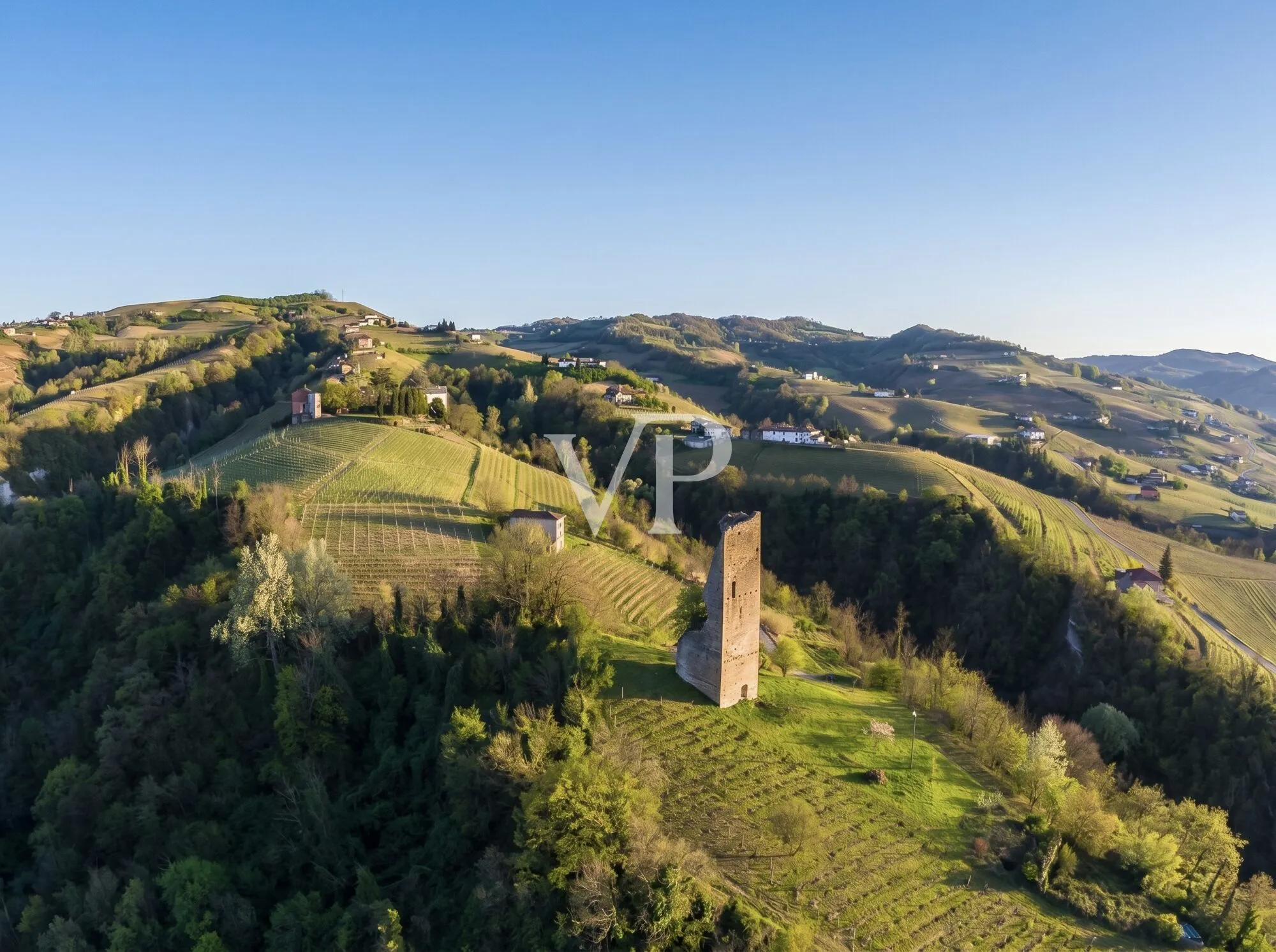 Anwesen „La Torre“: ein exklusives historisches Anwesen im Herzen der UNESCO-Langhe