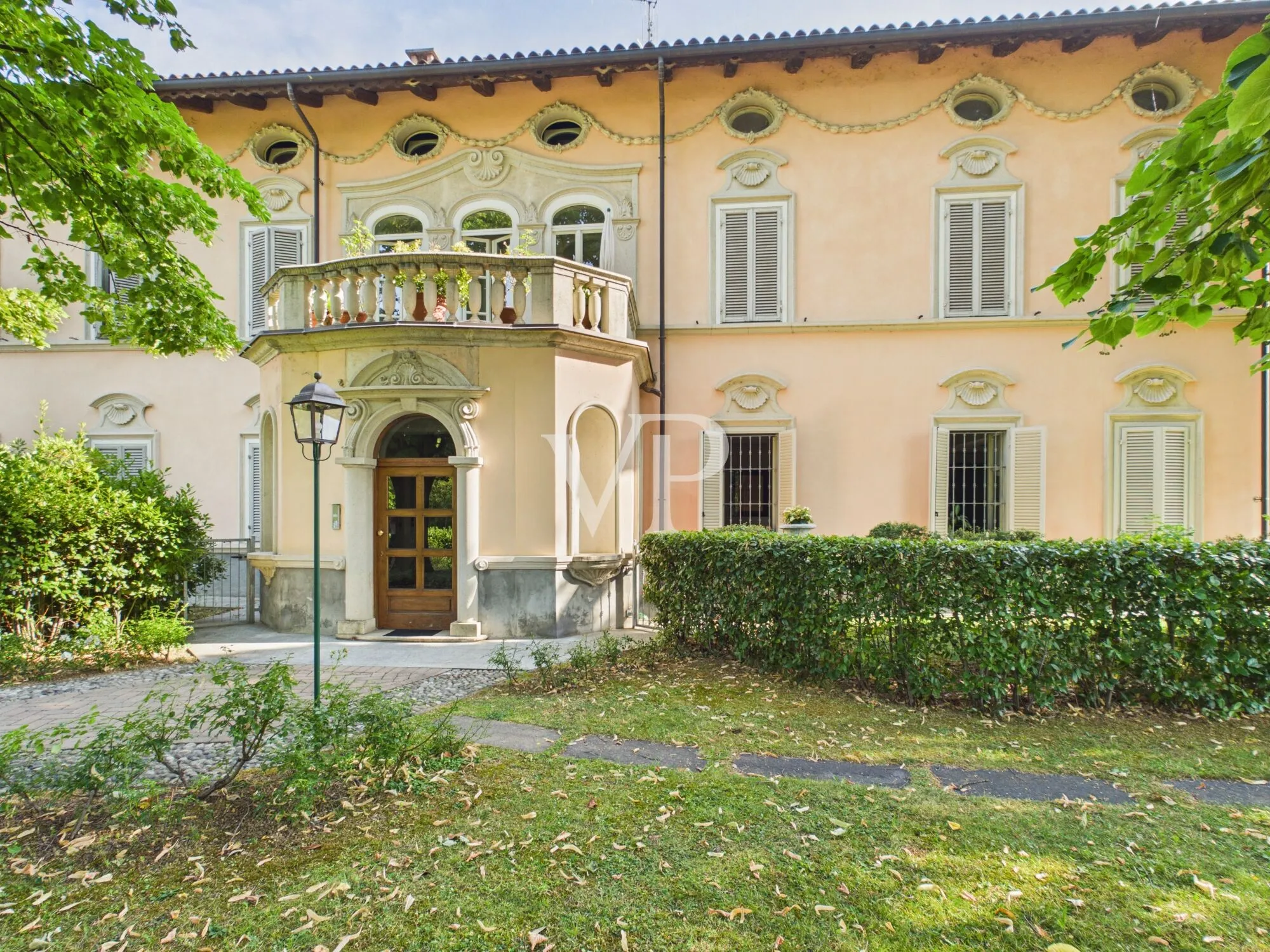 Attico di Charme in Villa Storica del ‘600 con Parco Privato – Moncalieri