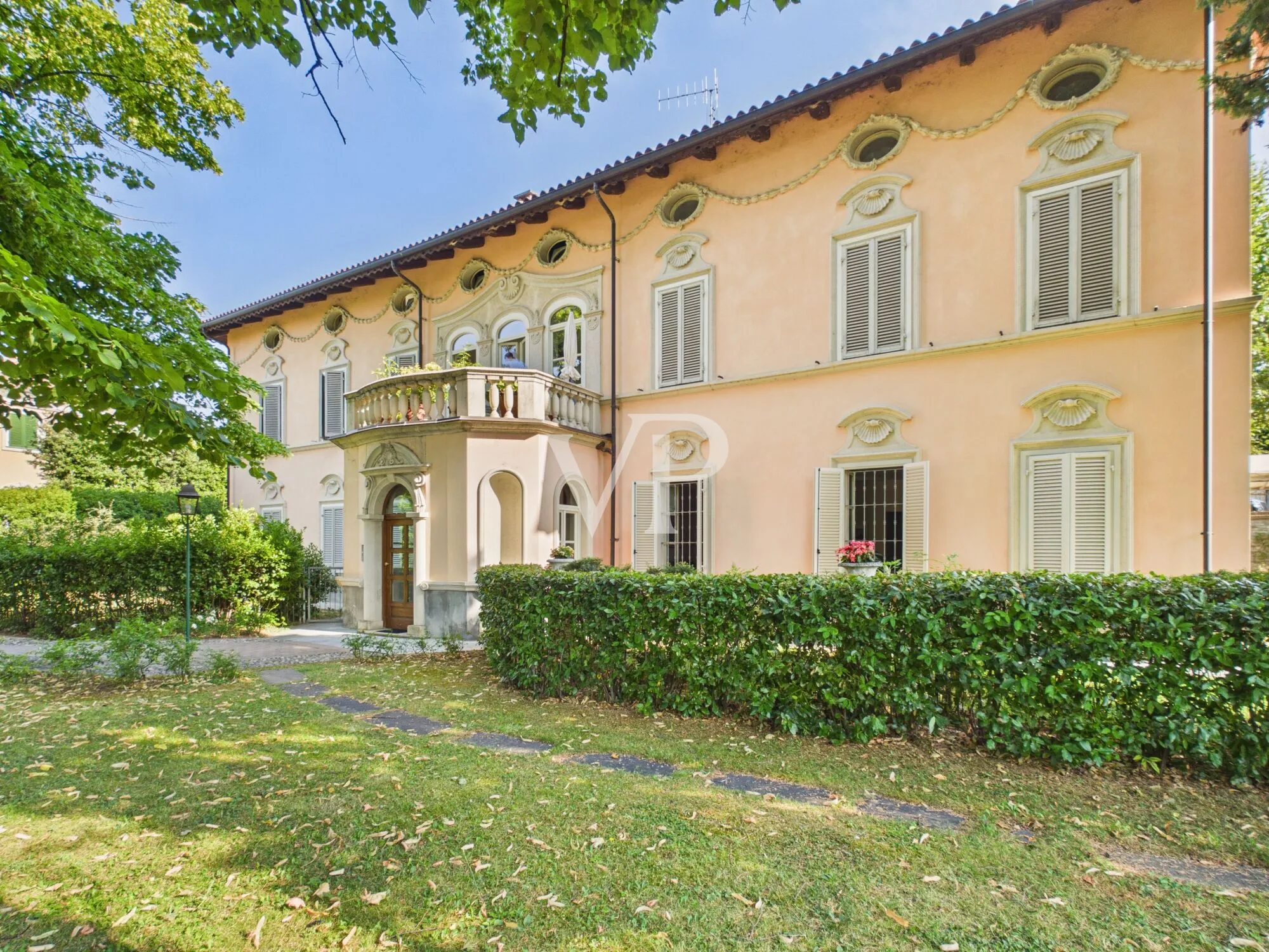 Attico di Charme in Villa Storica del ‘600 con Parco Privato – Moncalieri