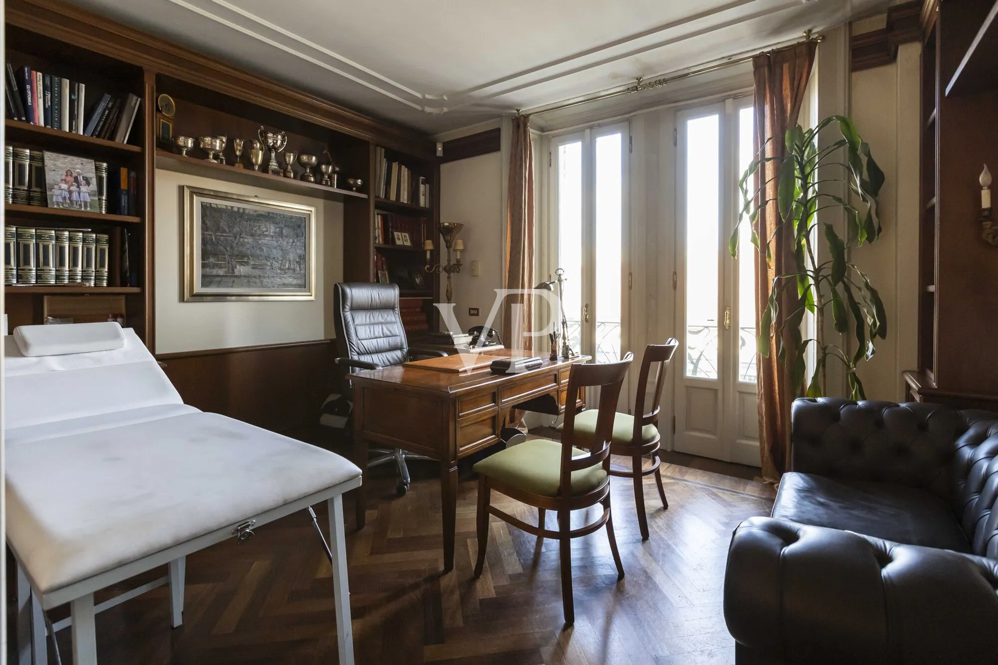 Elegante Fünf-Zimmer-Wohnung mit Terrasse auf zwei Ebenen am Corso Magenta