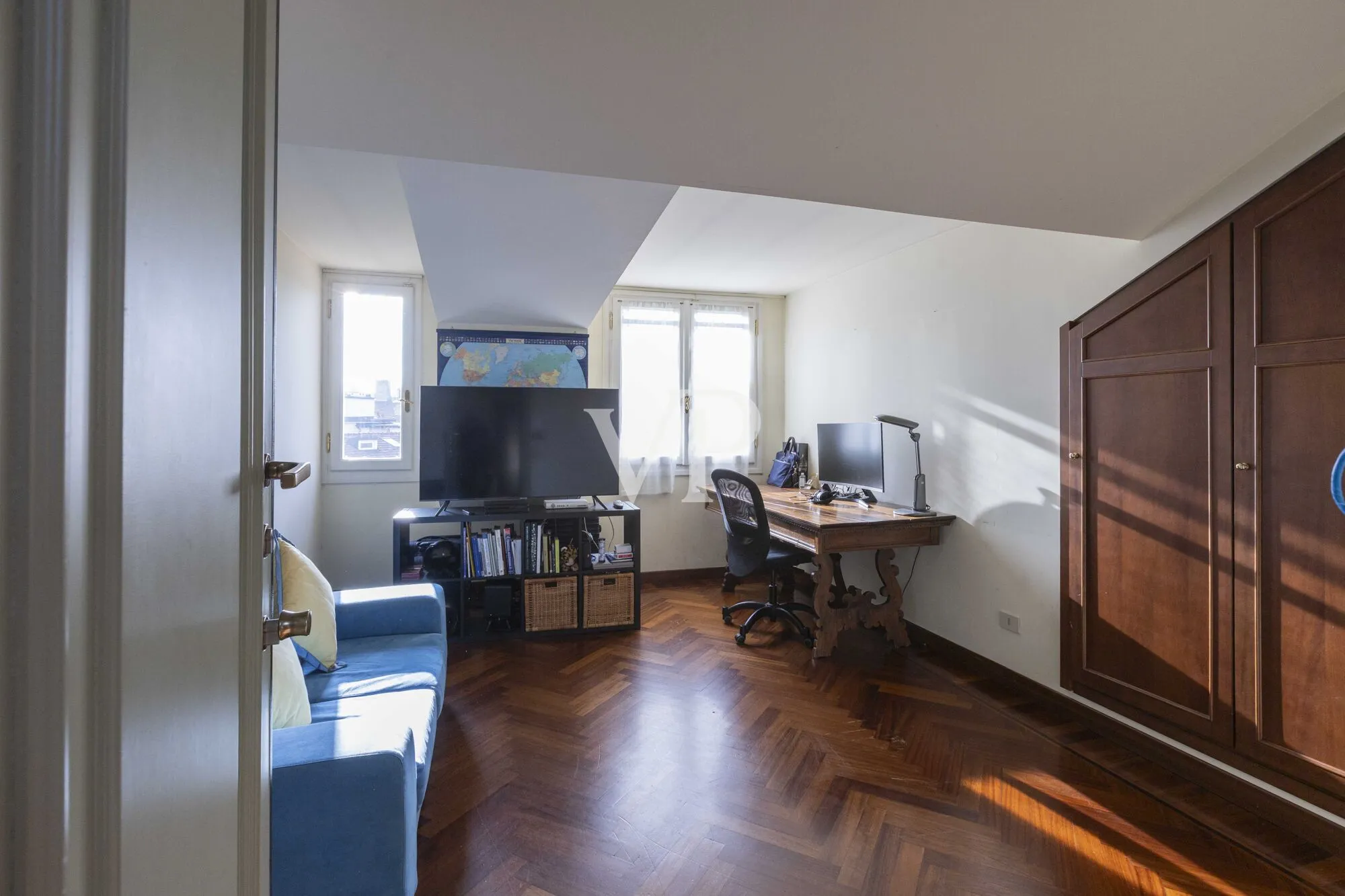 Elegante Fünf-Zimmer-Wohnung mit Terrasse auf zwei Ebenen am Corso Magenta