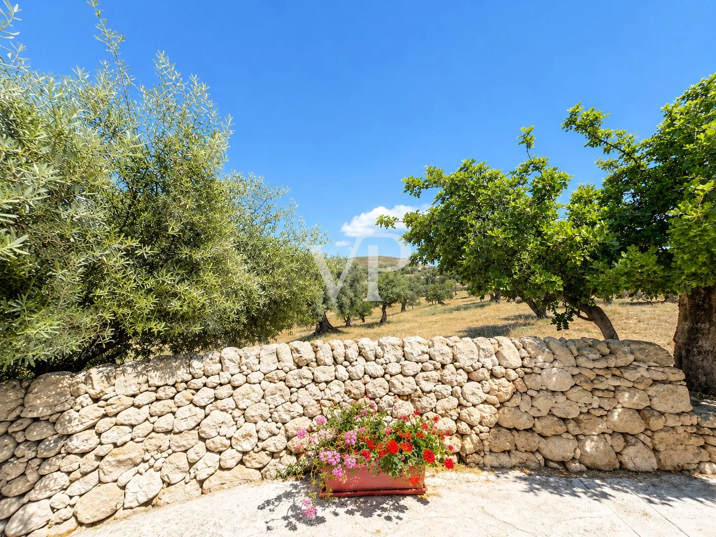 Esclusivo casale di campagna situato a soli quattro chilometri da Noto, la capitale del Barocco