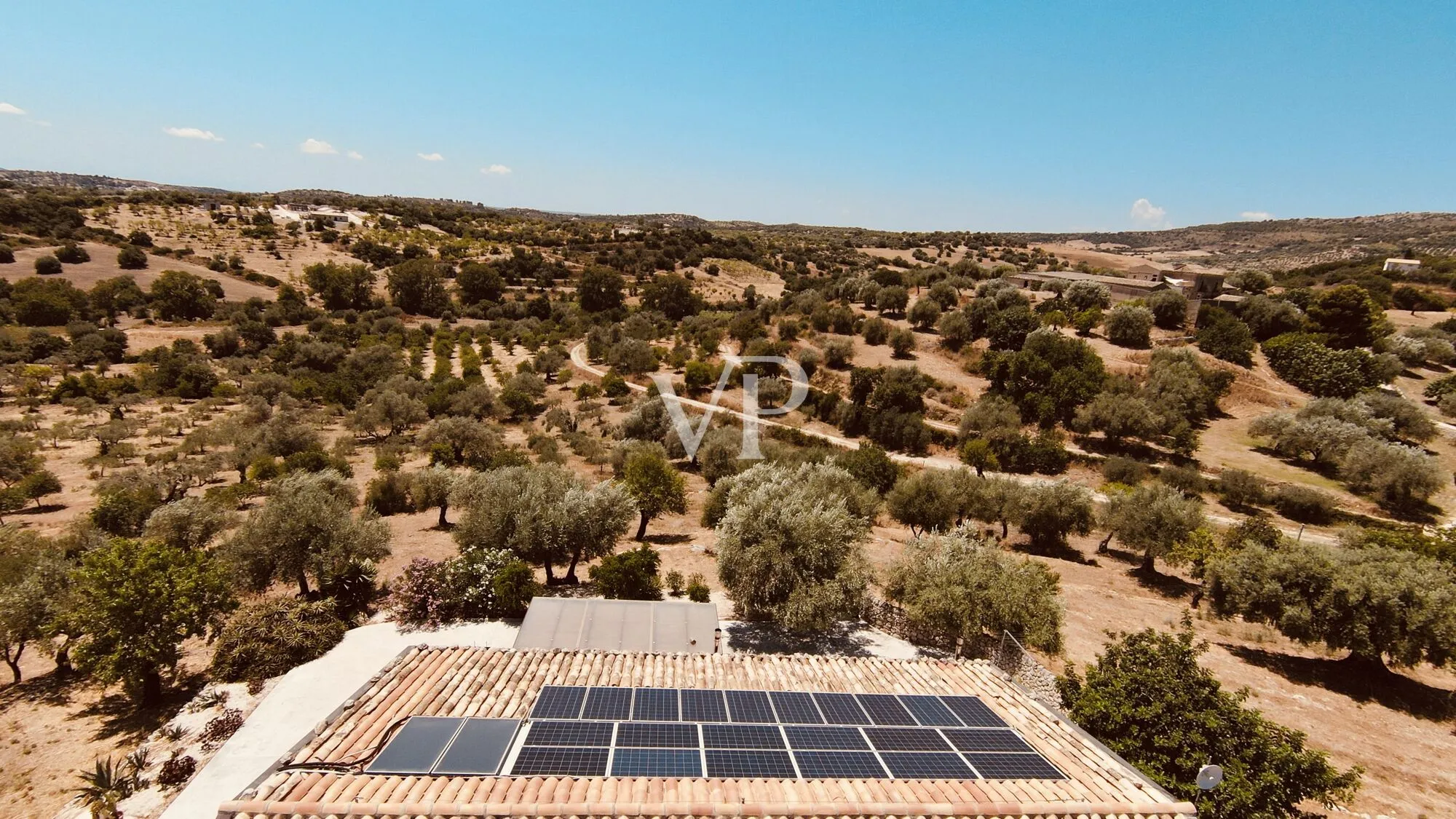 Esclusivo casale di campagna situato a soli quattro chilometri da Noto, la capitale del Barocco