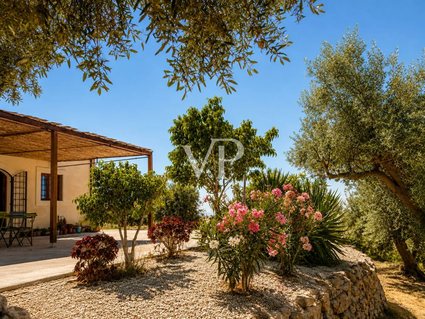 Esclusivo casale di campagna situato a soli quattro chilometri da Noto, la capitale del Barocco