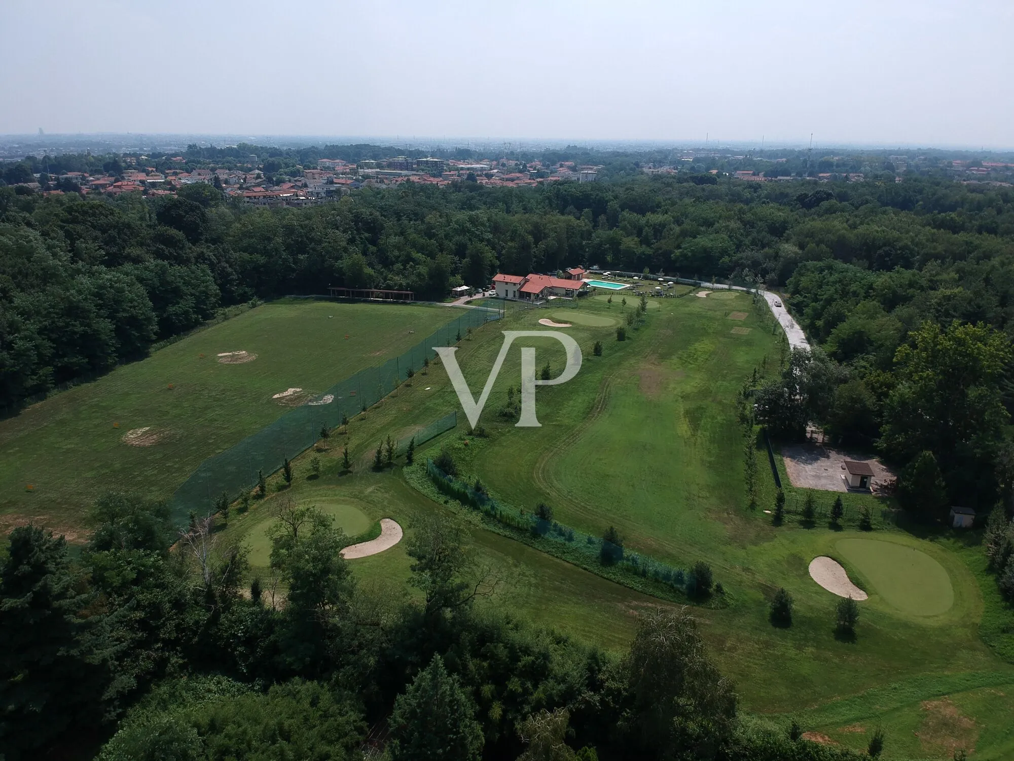 Barlassina (Monza Brianza) : Restaurant, bar et terrain de golf dans le parc Groane