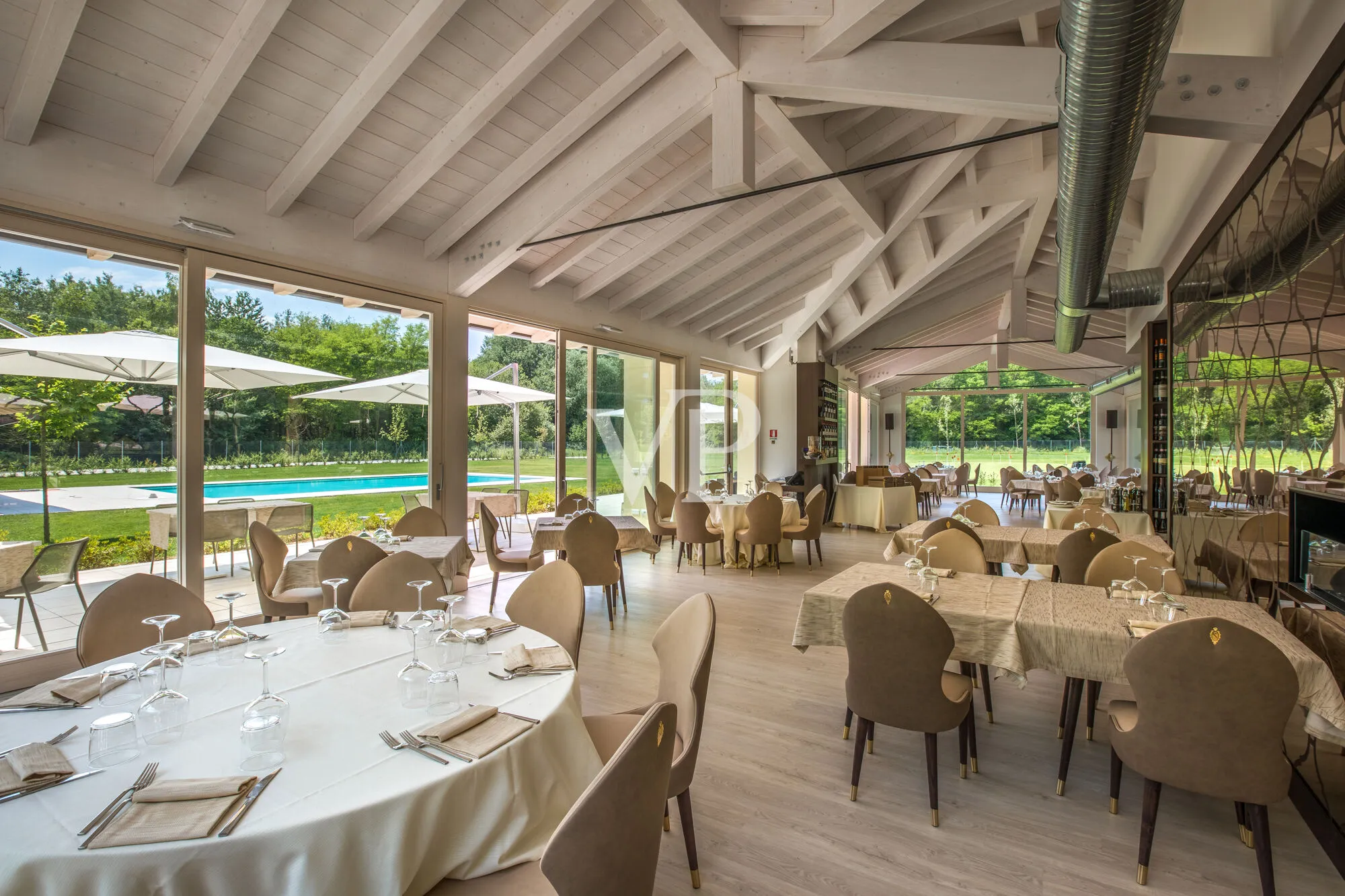 Barlassina (Monza Brianza) : Restaurant, bar et terrain de golf dans le parc Groane