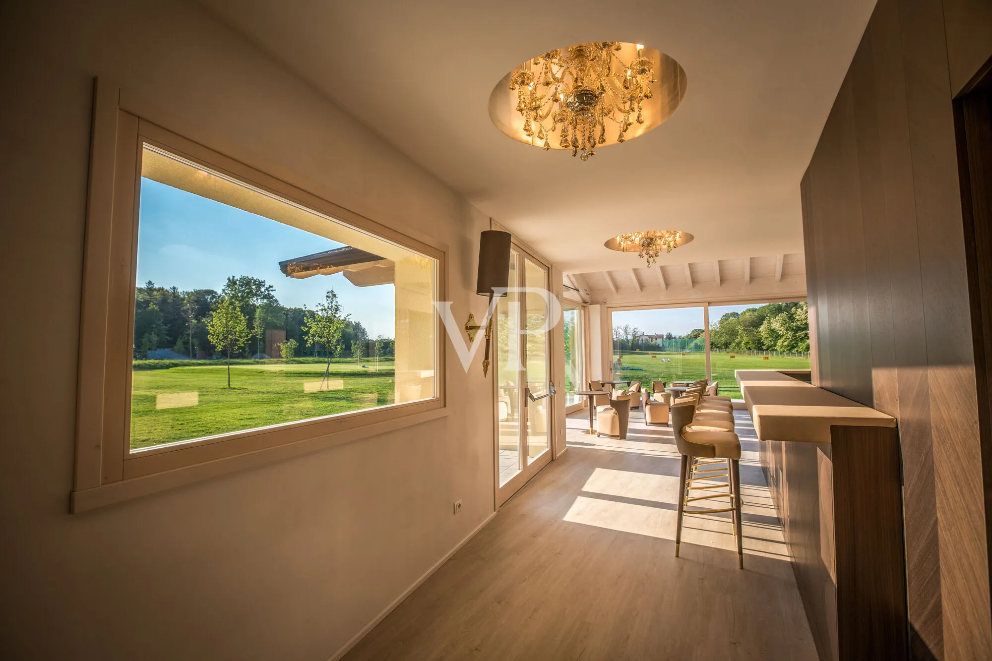 Barlassina (Monza Brianza) : Restaurant, bar et terrain de golf dans le parc Groane