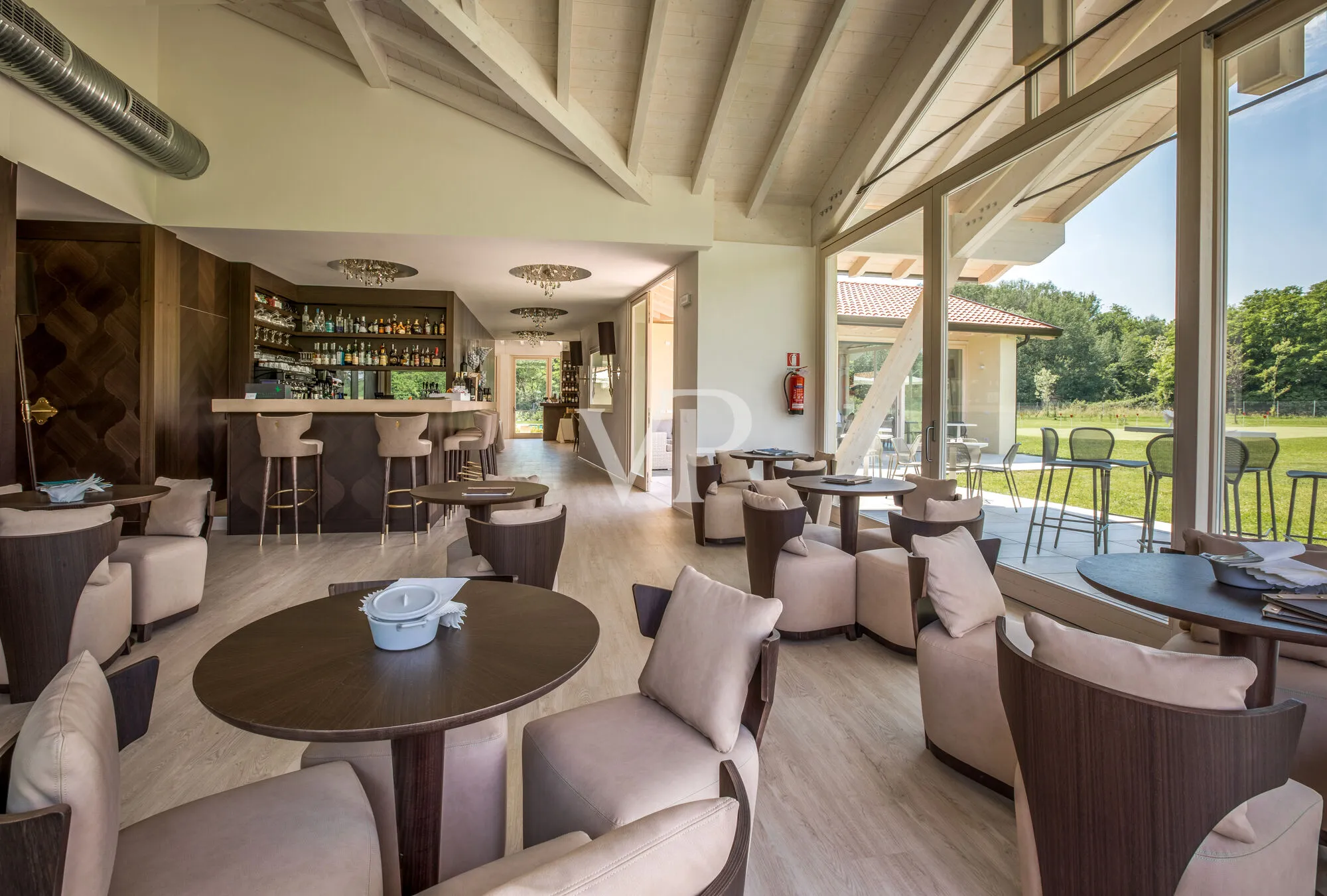 Barlassina (Monza Brianza) : Restaurant, bar et terrain de golf dans le parc Groane