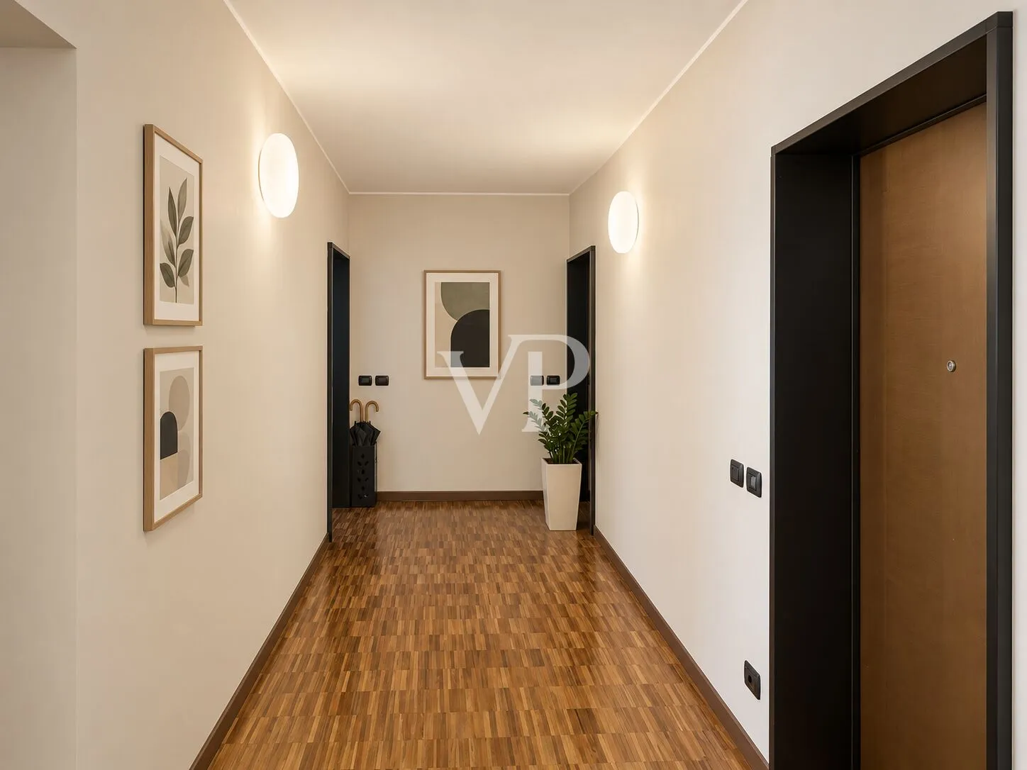 Trilocale ristrutturato a piano alto con box