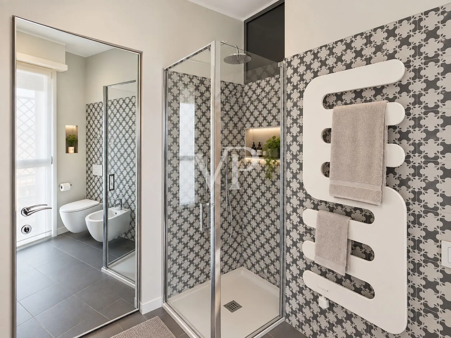 Renovated three-room apartment on an upper floor with a garage