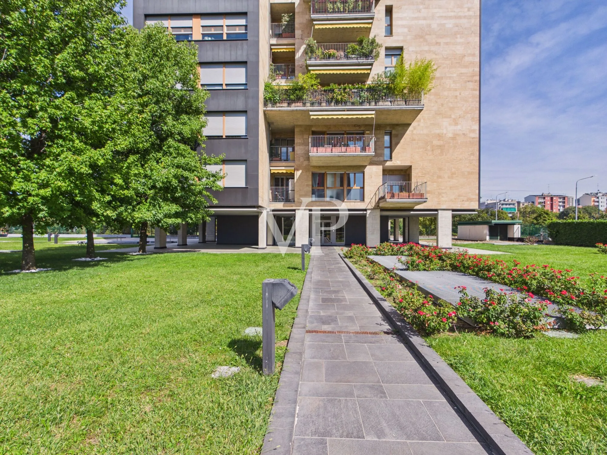 Renovated three-room apartment on an upper floor with a garage