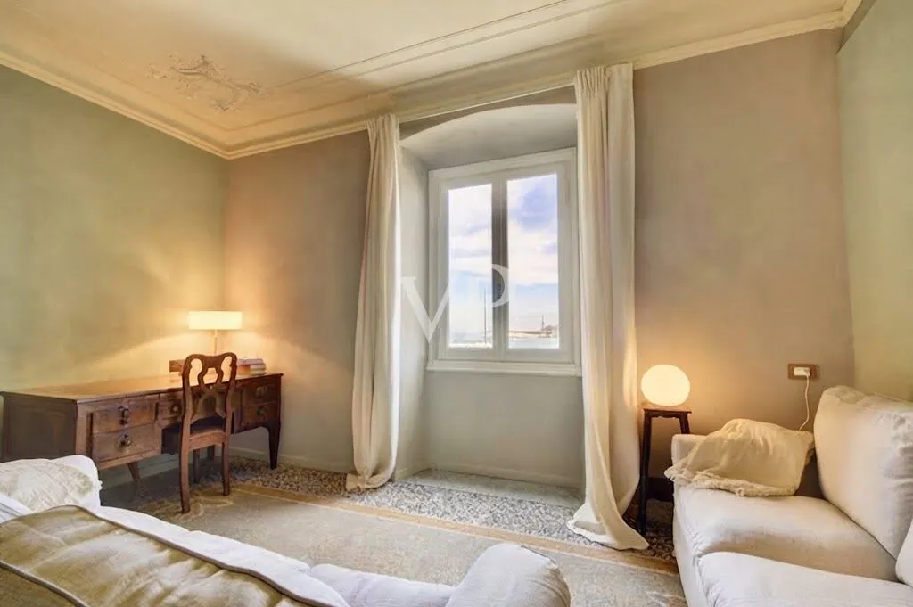 Ampio trilocale con vista mare in locazione temporanea