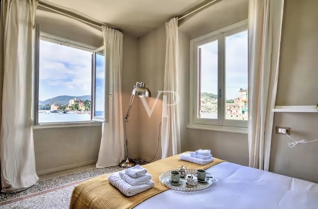 Ampio trilocale con vista mare in locazione temporanea