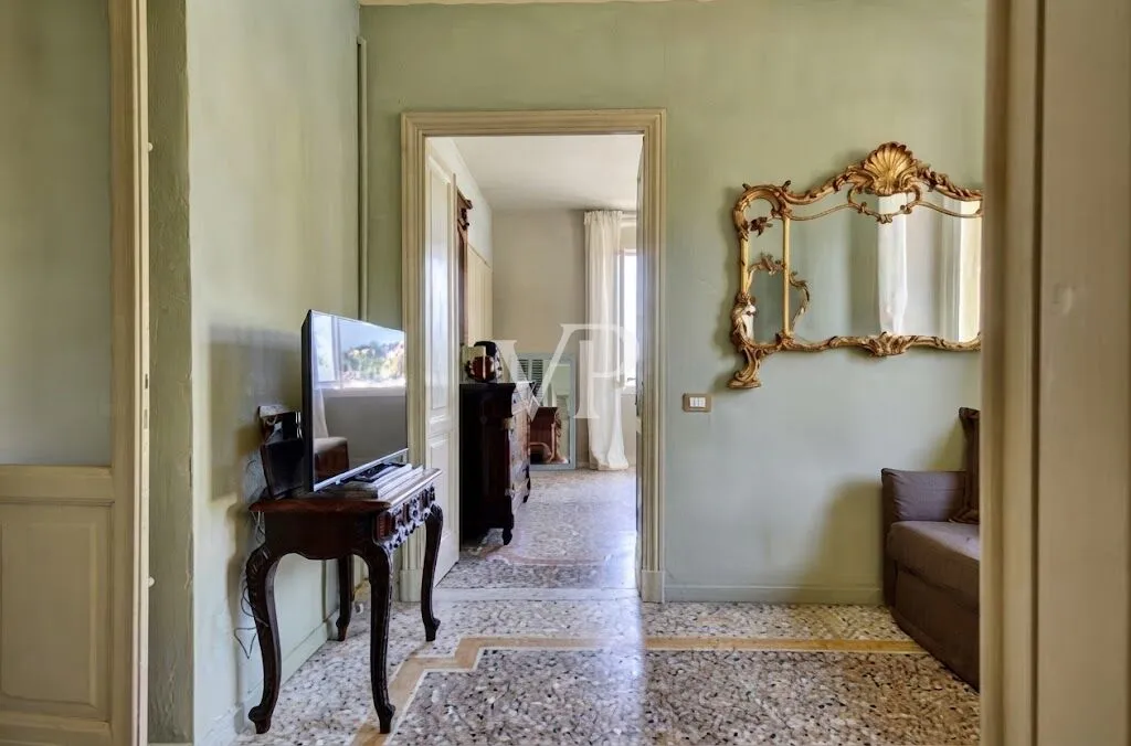 Ampio trilocale con vista mare in locazione temporanea