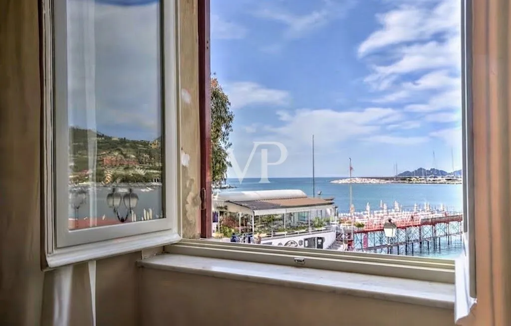 Ampio trilocale con vista mare in locazione temporanea