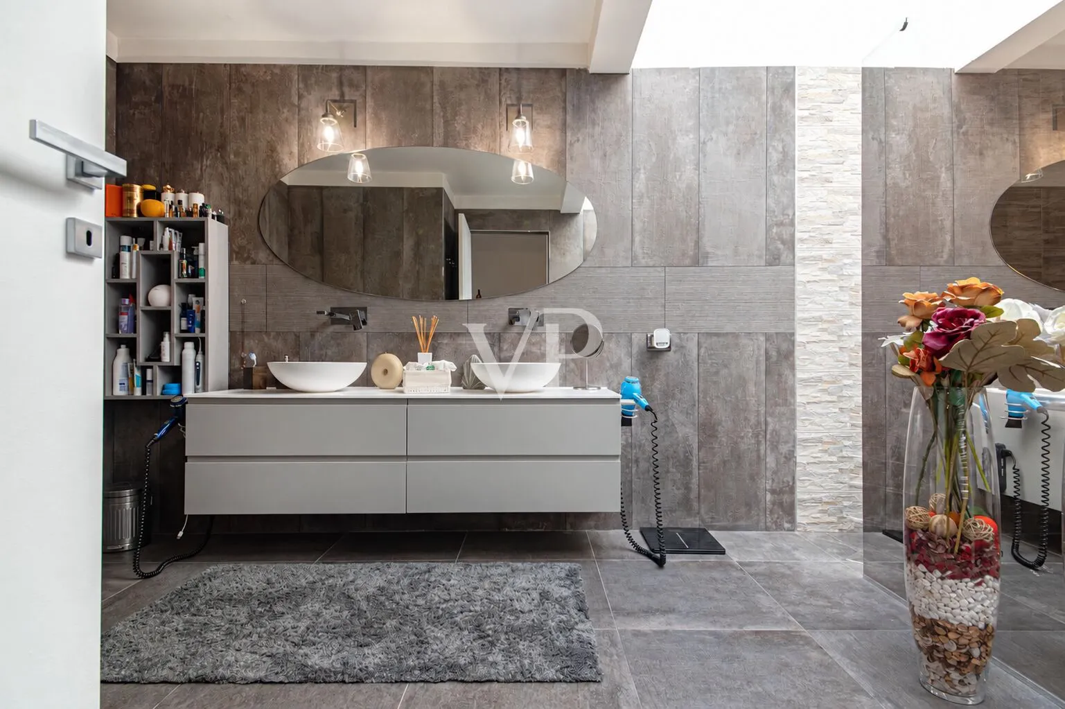 Exclusive open-concept loft with authentic charm