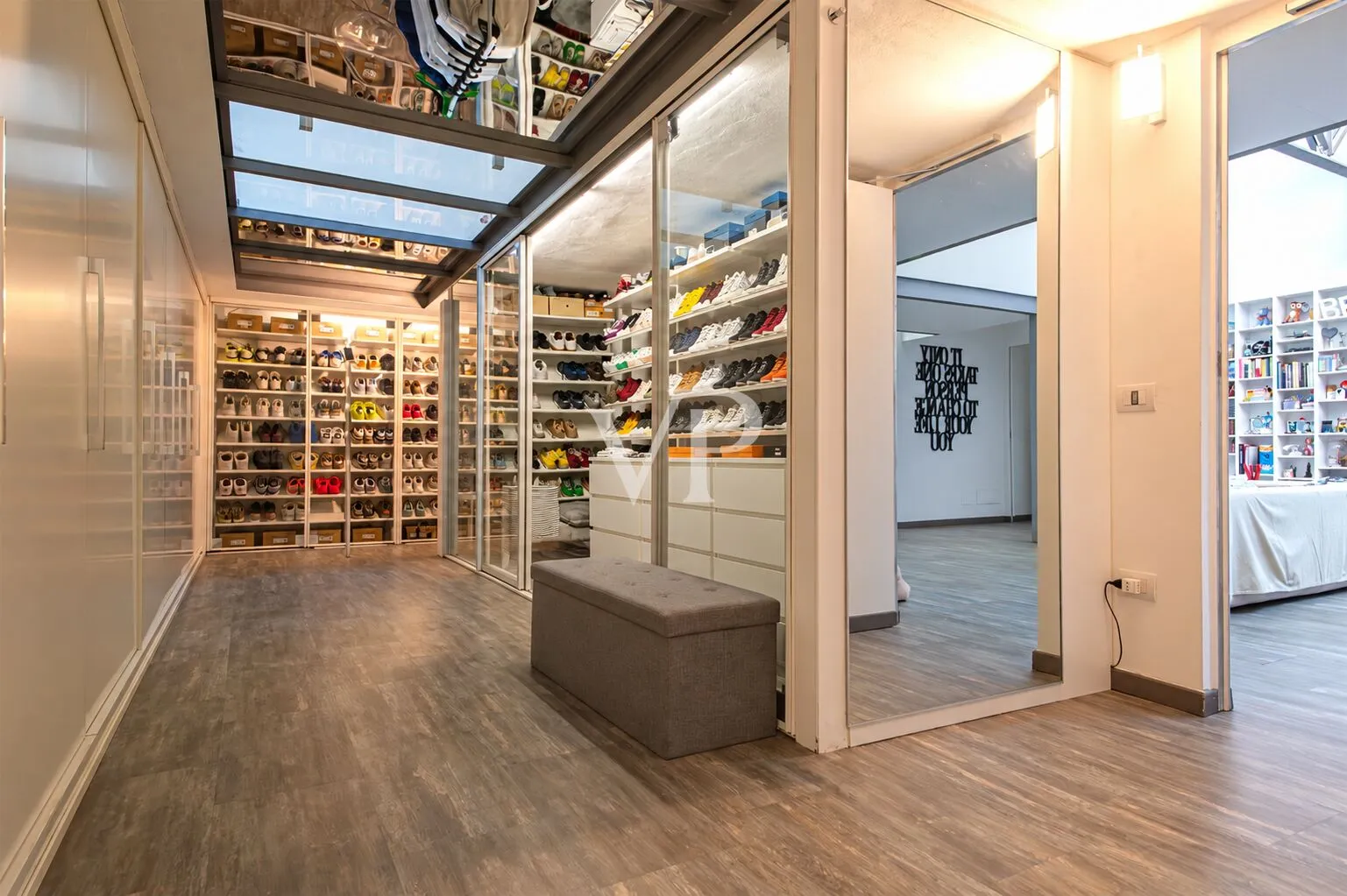 Exclusive open-concept loft with authentic charm